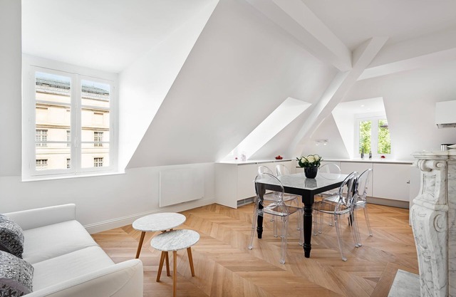 furnished luxury apartment within 50 meters of the Palace of Versailles