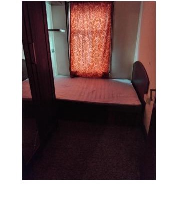 Furnished Room in a house near train station,bus stop and town center