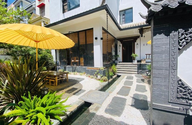 Fuxian Lake Qishe B&B