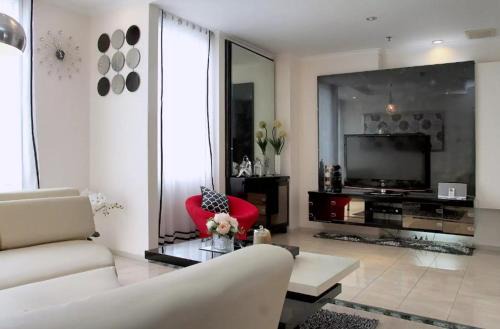FX Sudirman 28