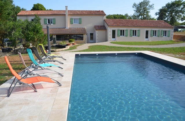 Gîte à la Ferme Avec Piscine