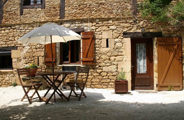 Gîte 2p Lascaux, 2*, wifi, park, games, heated swimming pool, Spa, ok dogs & cats