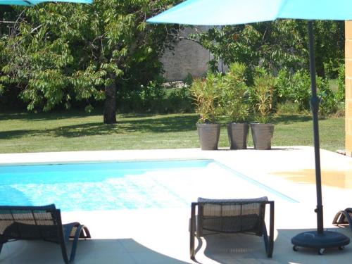 Gîte Authentique avec Piscine, Cheminée et Étang Privé à Naussannes - Proche Bergerac - FR-1-616-205