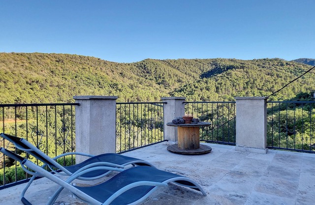 Gîte Avec Très Grande Terrasse Panoramique sur les Maures