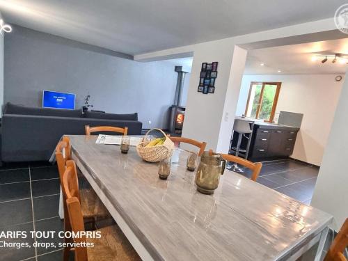 Gîte Confortable avec Jardin et Garage Privé - FR-1-496-319