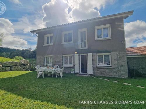Gîte cosy rénové, 2 chambres, jardin près de Marlhes - FR-1-496-331