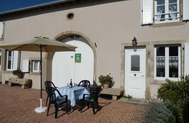 Gîte de Charme avec Terrasse près de Bourbonne-les-Bains, 2 chambres, poêle à bois, Wifi inclus - FR-1-589-118