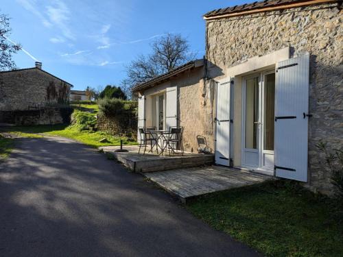 Gîte des Noyers avec Terrasse, Animaux Acceptés - FR-1-653-82