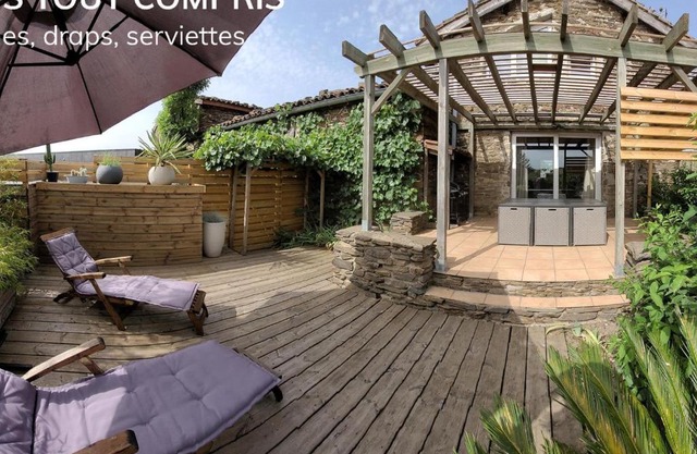 Gîte en pierre charmant avec terrasse et animaux acceptés à Tartaras - FR-1-496-299