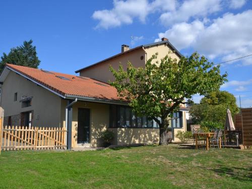 Gîte familial avec jardin sécurisé à Chazelles-sur-Lyon - FR-1-496-203