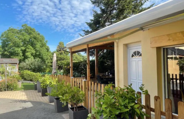 Gîte les Noisetiers Maison familiale avec piscine