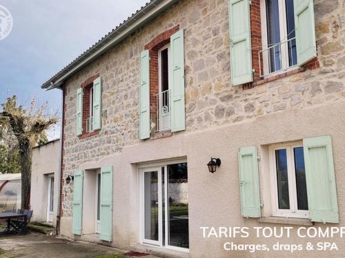 Gîte Spacieux avec Sauna et Jacuzzi, 4 Chambres à Montbrison - FR-1-496-309