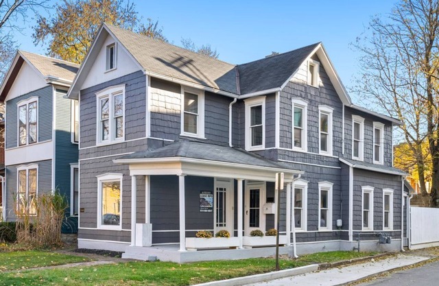 Galla House On High Street! FREE Parking!