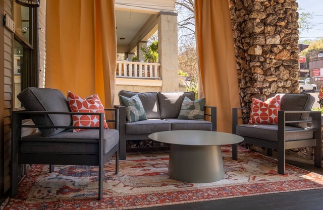 Game Rm+Fire Pit/Upscale living in heart of BHM