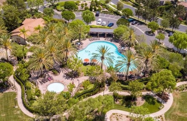 Game Room! Arcade Pinball/Basketball/Air Hockey/Pools/14' Trampoline/Corn Hole