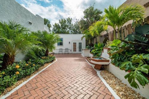 Garden Oasis in Flamingo Park