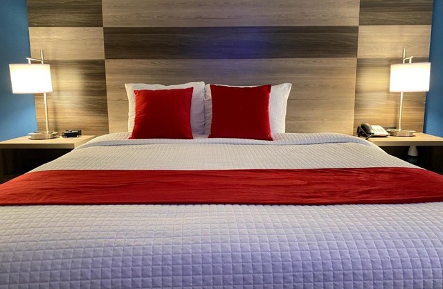 Garnett Hotel & RV Park