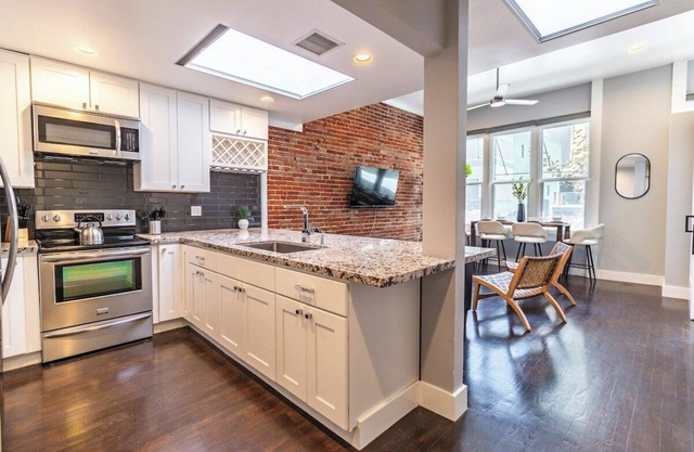 Gaslamp 2BR Upscale | Queen Beds + Smart TV