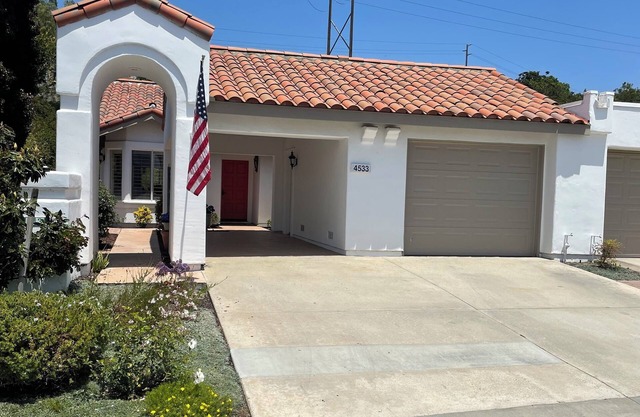 Gated 55+ Senior Community Features Charming 2-Bedroom Home