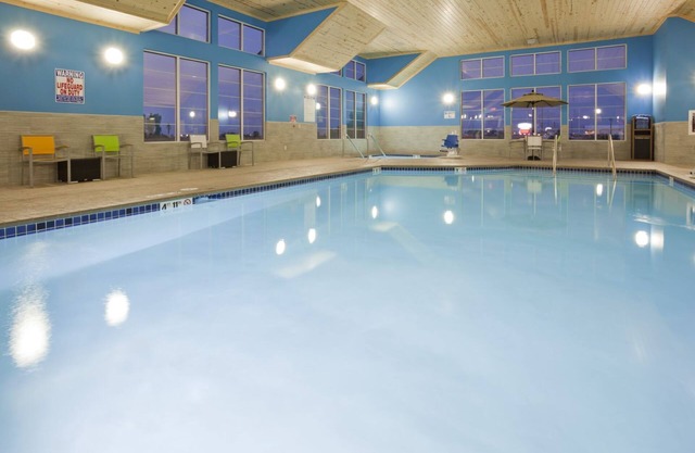 Gateway Park Hotel and Suites
