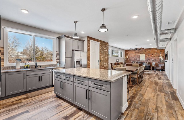 Gathering Tree's 6 Boutique Queen Suites Downtown Retreat