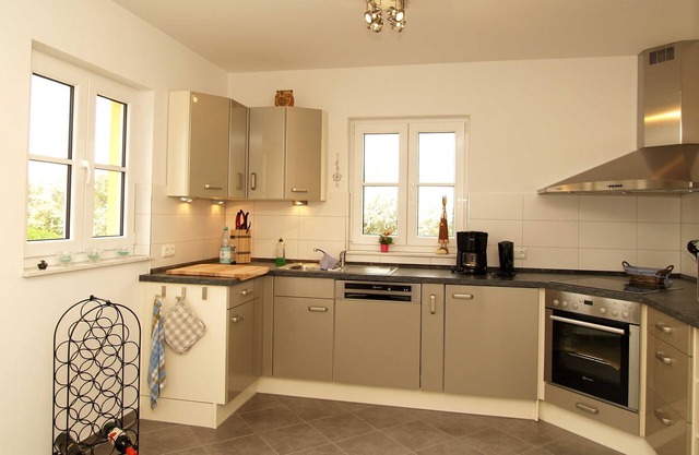 GB-M - House Midsommar .