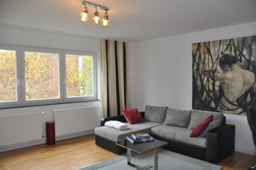 Geräumige 2-Z WOHNUNG im GRÜNEN, GARTEN, TERRASSE, RUHIG, NATUR, PHANTASTISCHER BLICK!