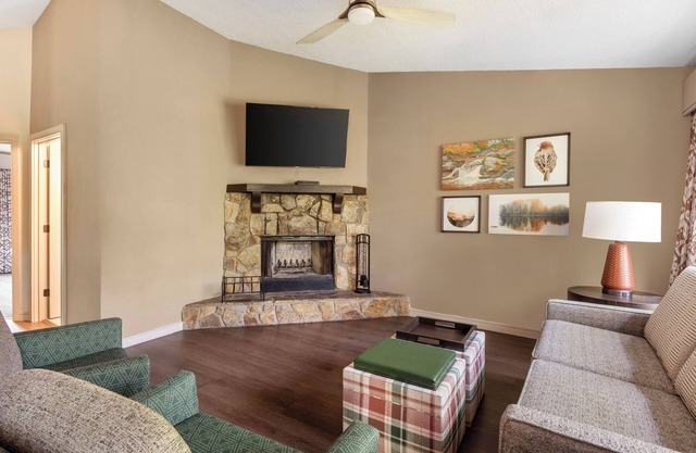 Get Ready for Adventure! 3 Pools, Free Parking, Minutes to Ski Sapphire Valley