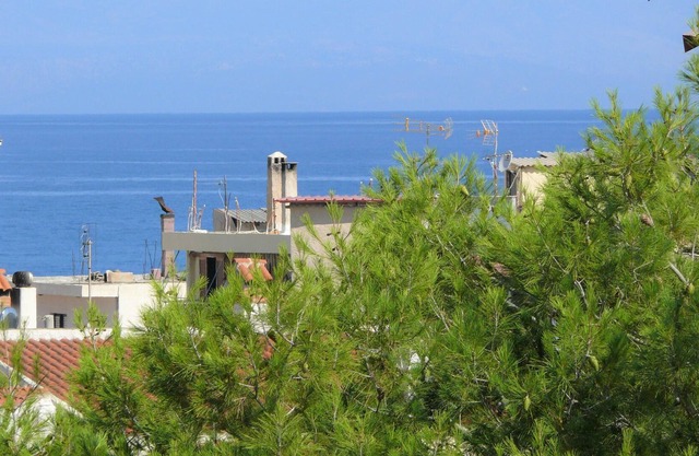 Getaway Retreat with Panoramic View, 3 min from Sea