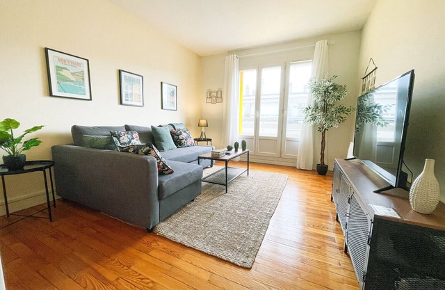 #GF The Grenoble Beret ❤️ next to the train station et GEM