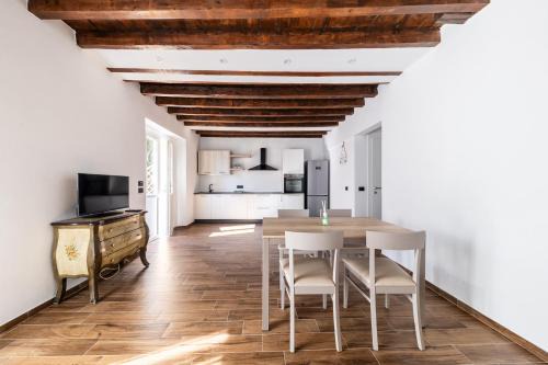 Giano Host - Gozzano, Simple Pleasures