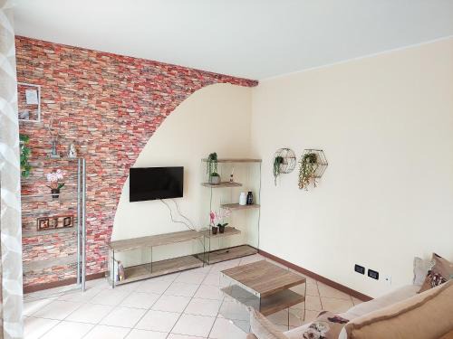 giardino privato - comodo per Malpensa e Milano - con parcheggio