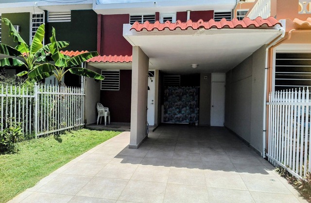 Ginger House. Charming 3-bedroom townhome, fast WiFi, A/C in enchanting Rincón