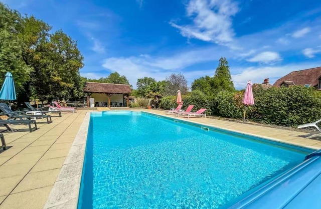 Gite 06-La Vigne, with pool & jacuzzi-16 pers