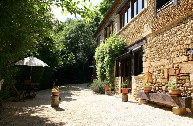 Gite 3 pers Lascaux, classified 3*, heated swimming pool, Spa, playground & wifi