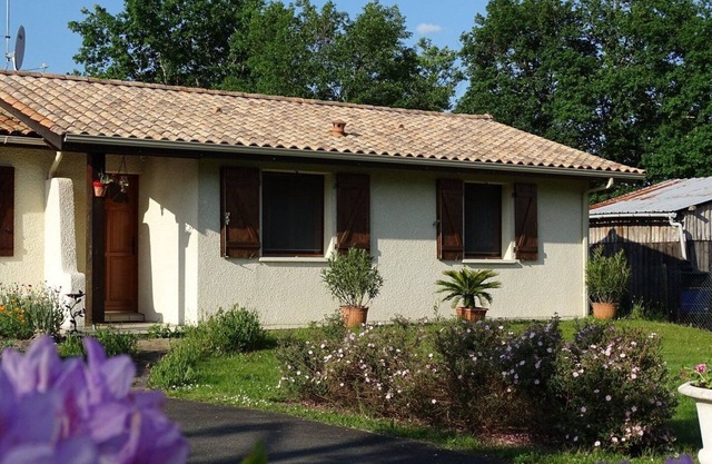 Gite/furnished tourist * in gironde