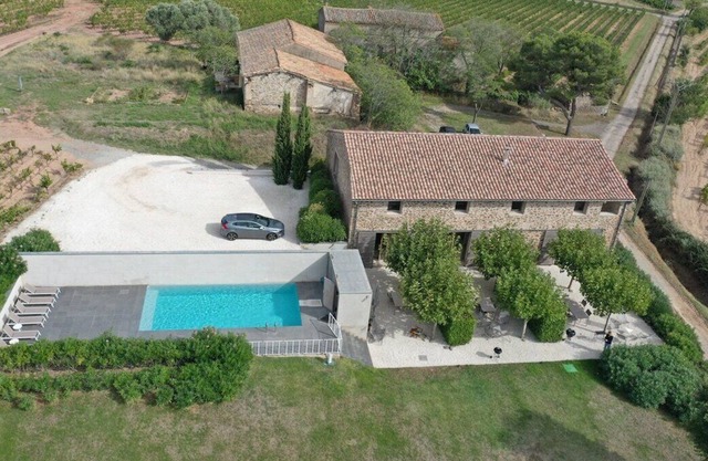 Gite Grenache, communal heatable and fenced pool, surrounded by vineyards