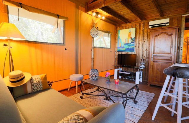GITE LA PINE FOREST WITH PRIVATE POOL ABOVE GROUND