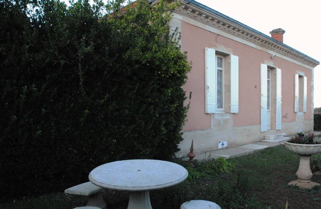 Gite '' le Vieux Pressoir *** '' with swimming pool, children's playground,