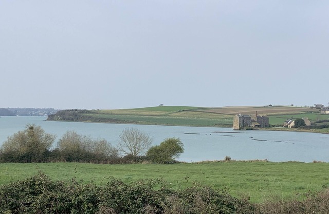 Gite near the banks of the RANCE with garden (2 adults and 2 children)