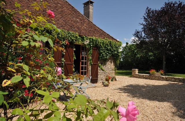 Gite with stunning views and heated pool near Thiviers in the Dordogne