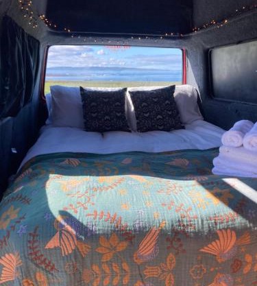 Glór na d'Tonnta Glamping Campervan