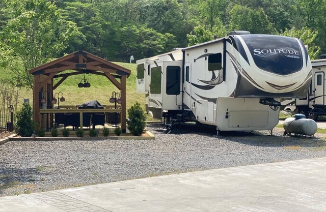 GLAMPING in BLUE RIDGE, salt water pool, hot tub, PAVED ACCESS, perfect location
