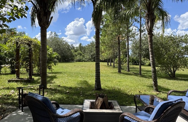 “GLAMPING”on 10 acres…10minutes to Lakewood Ranch and close to Sarasota scenes.