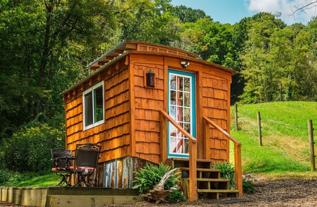 Glamping Wagon Tiny Home-Near Grayson Highlands