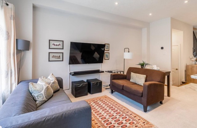 GLOBALSTAY. 3-Bedroom Townhome with Fireplace Lake Ontario