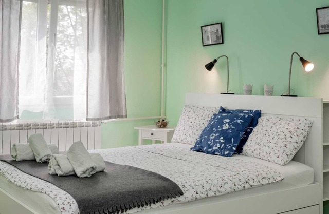 Gloria 2 charming 1-bedroom apartment in lovely Beograd with WiFi, AC