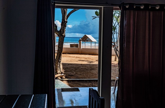 Golden Beach Hotel & Restaurant
