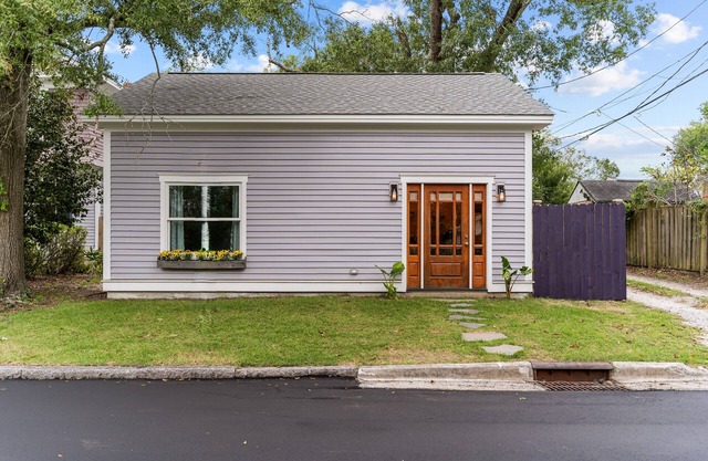 Golden Girls Cottage in Historic Mansion District