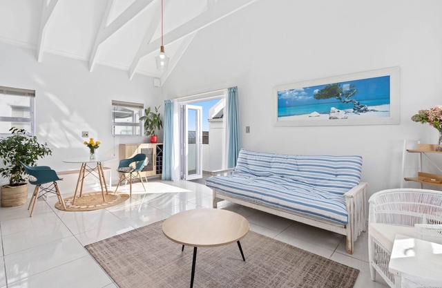 Golden Mile 104 - Studio Apartment, Sleeps 2